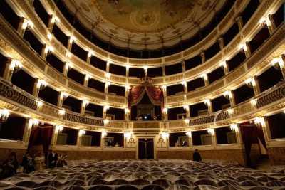 Il Piccinni riapre dopo nove anni: viaggio alla scoperta del teatro pi� antico di Bari 